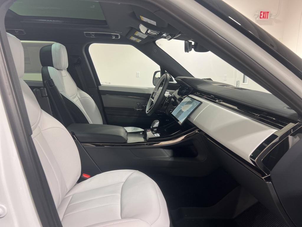 2025 Land Rover Range Rover Sport SE photo 24