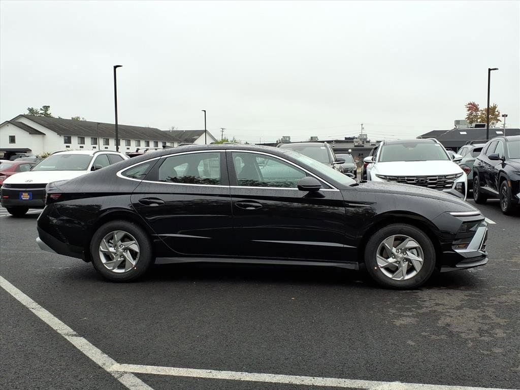 2026 Hyundai Sonata SE photo 4