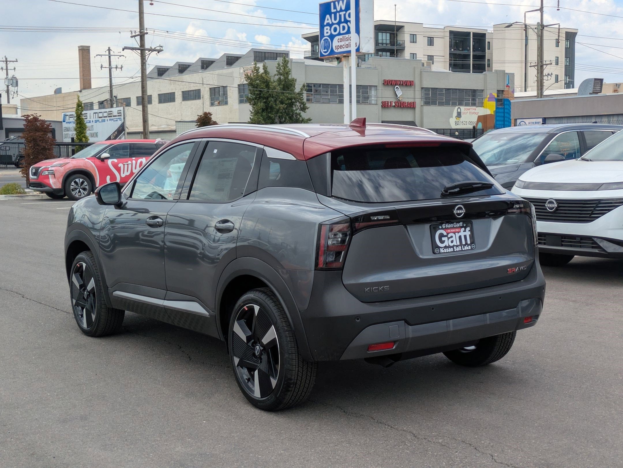 2025 Nissan Kicks SR photo 4