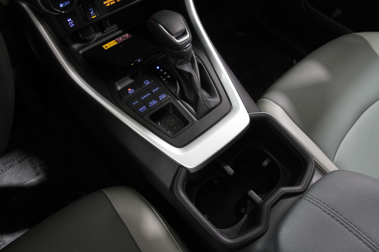 2022 Toyota RAV4 XLE Premium photo 13