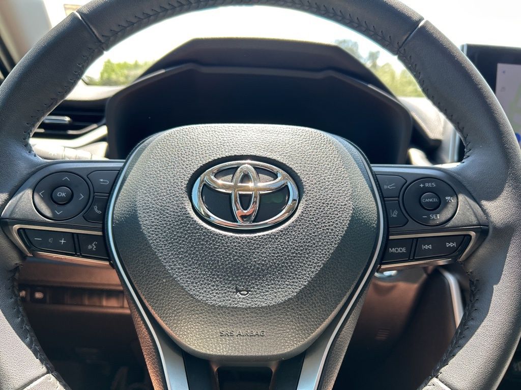 2023 Toyota RAV4 XLE Premium photo 17