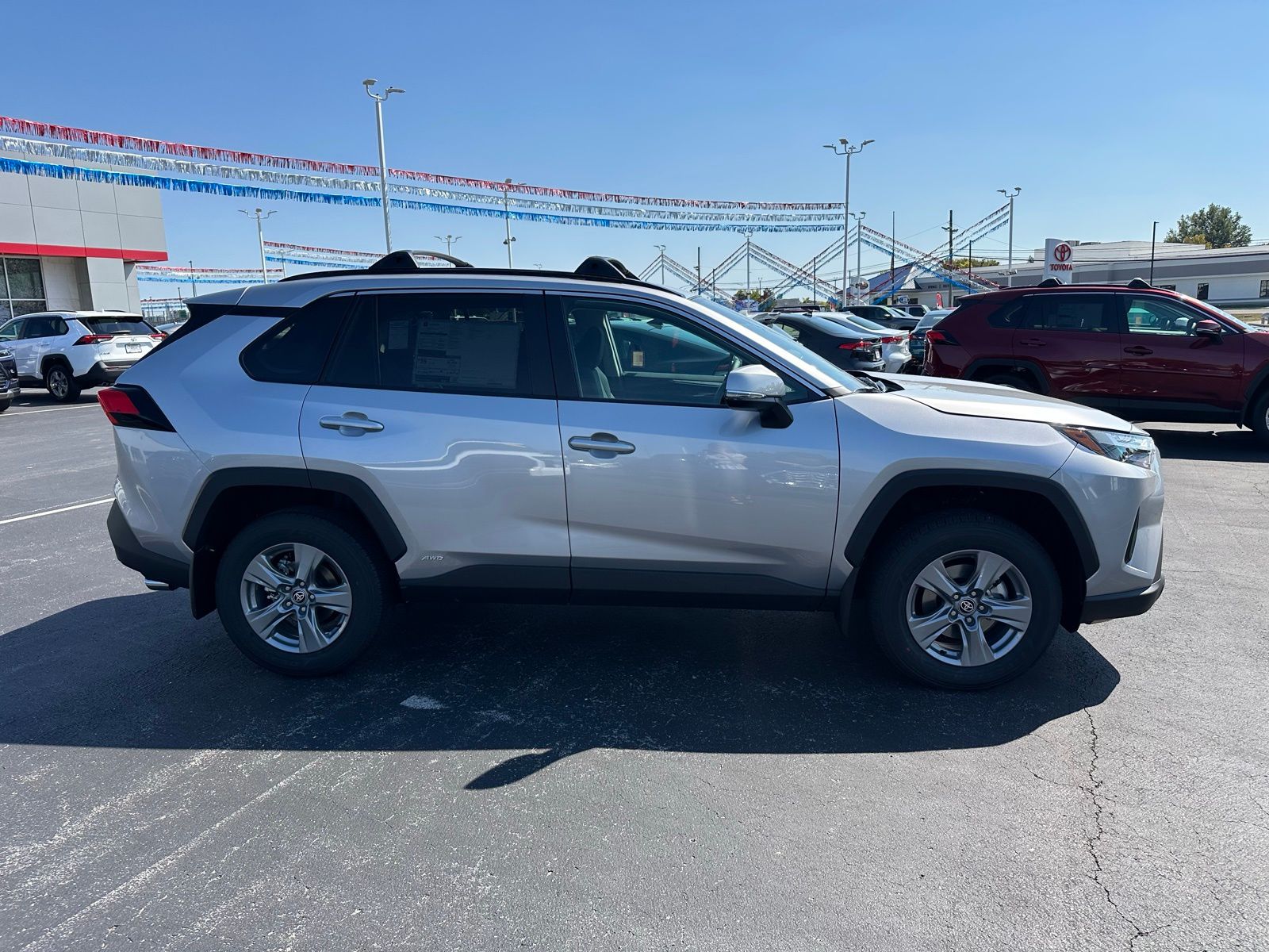 2025 Toyota RAV4 Hybrid XLE photo 6