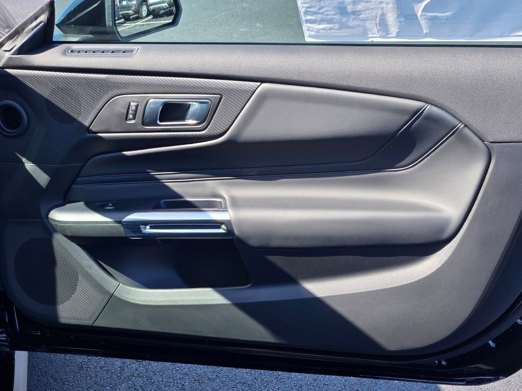 2025 Ford Mustang GT Premium photo 4