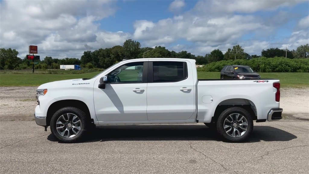 2025 Chevrolet Silverado 1500 LT photo 4