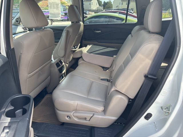 2016 Honda Pilot Touring photo 10
