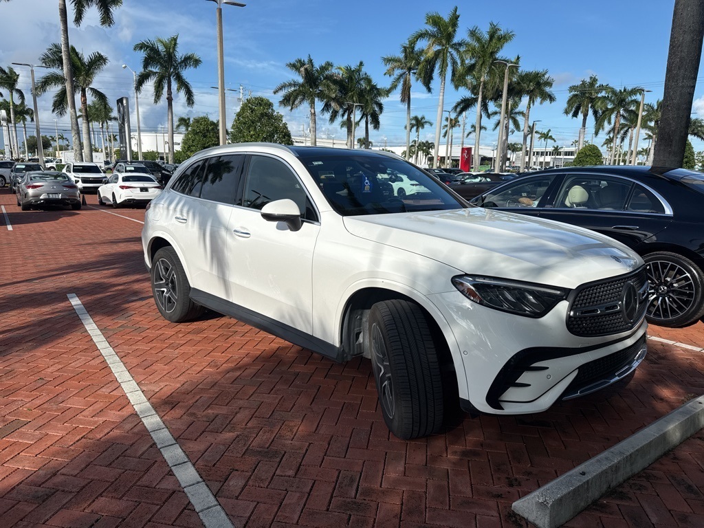 2023 Mercedes Benz GLC 300 photo 2