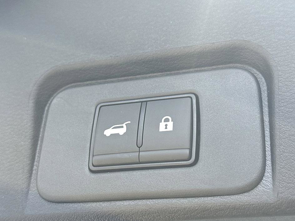 2025 Nissan Rogue SV photo 12