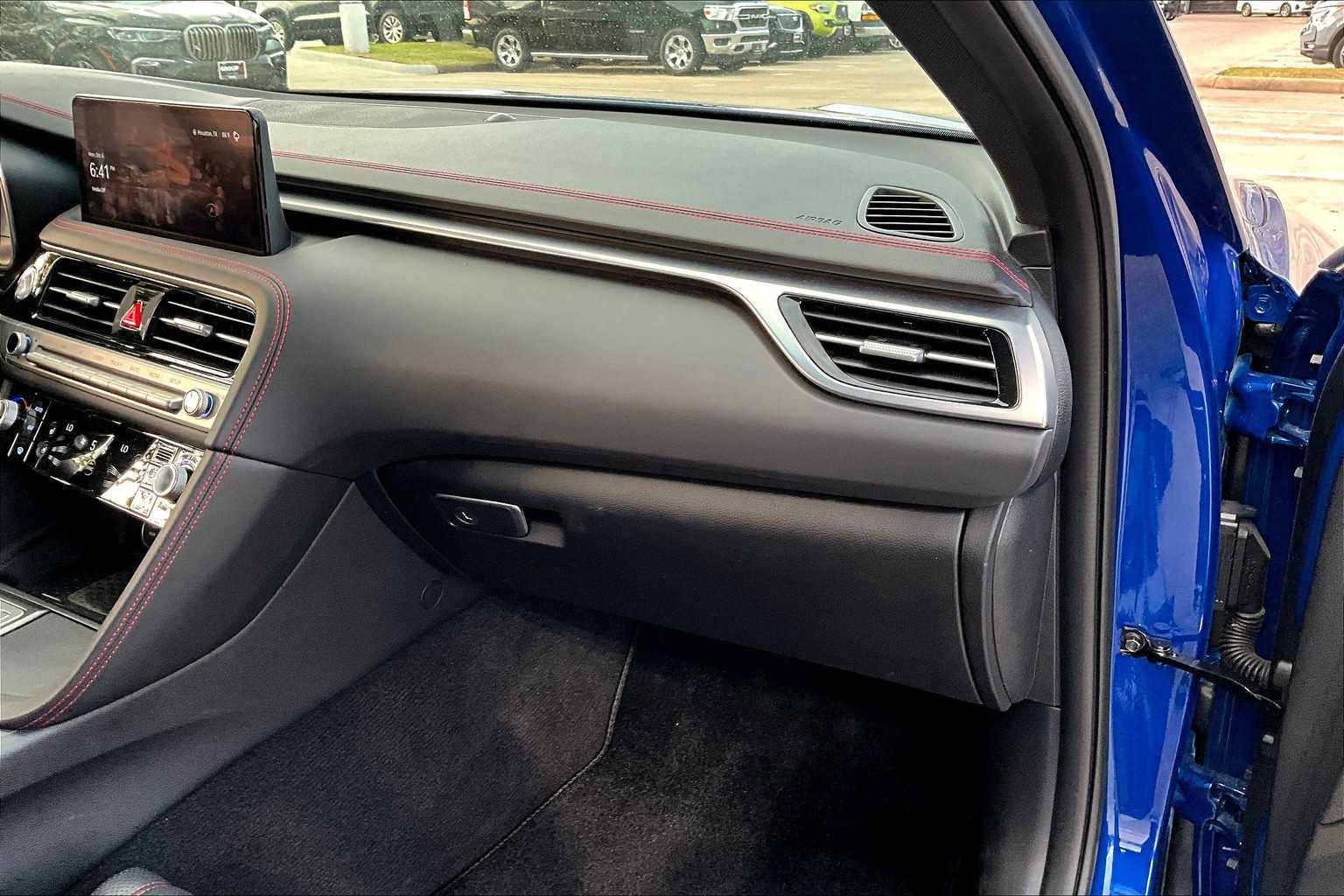 2024 Genesis G70 3.3T Sport Advanced photo 17