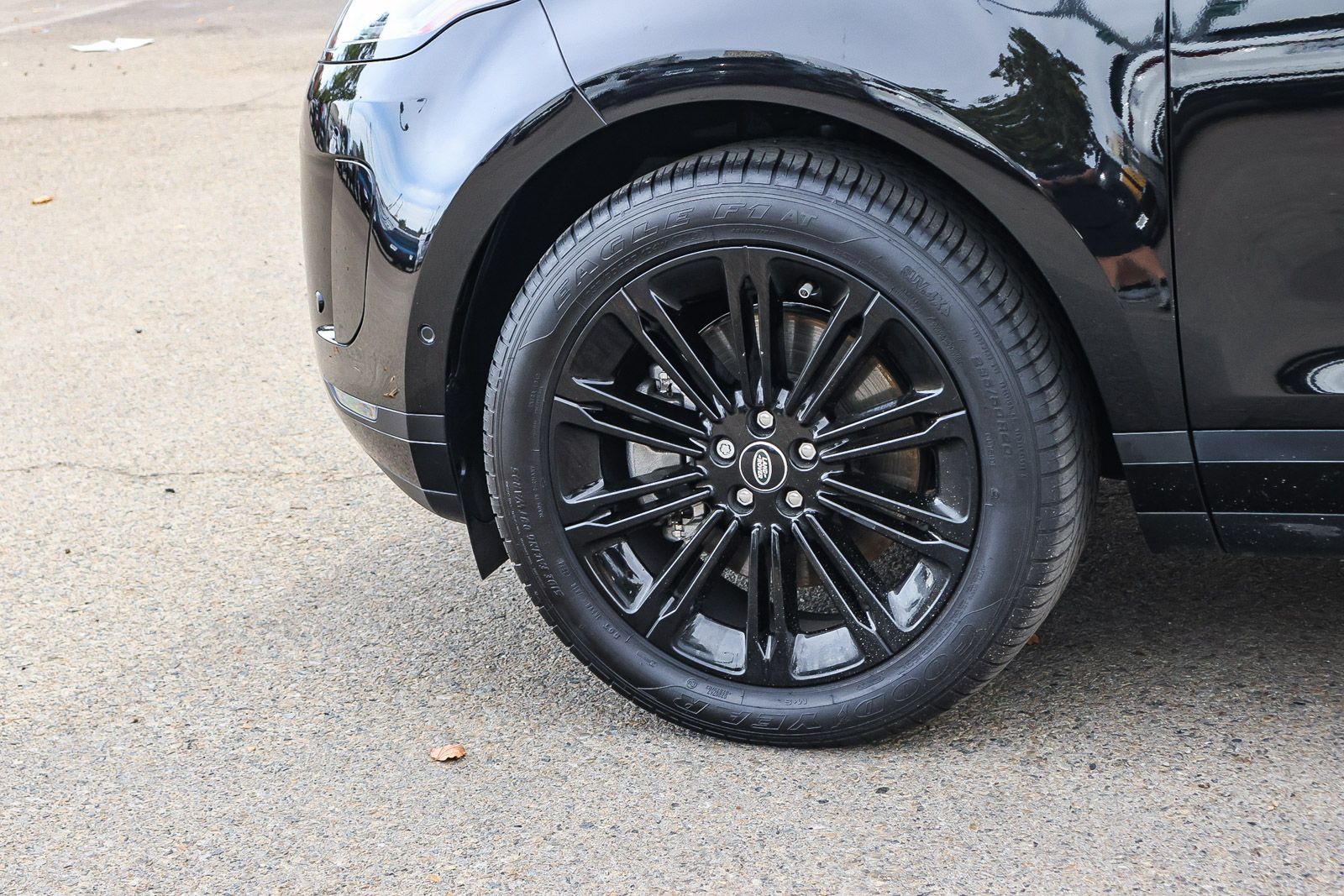 2025 Land Rover Range Rover Evoque S photo 4