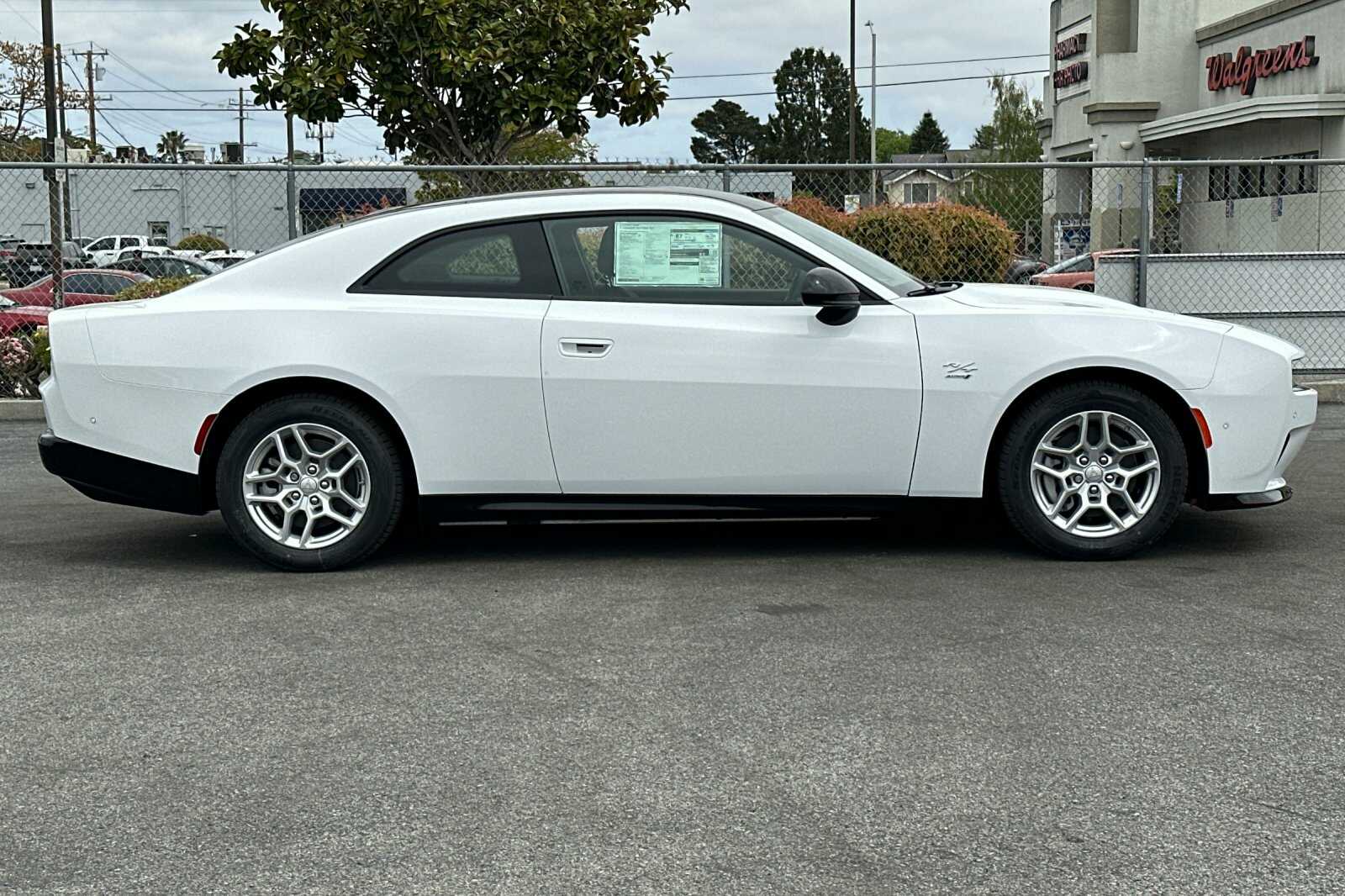 2025 Dodge Charger R/T photo 3