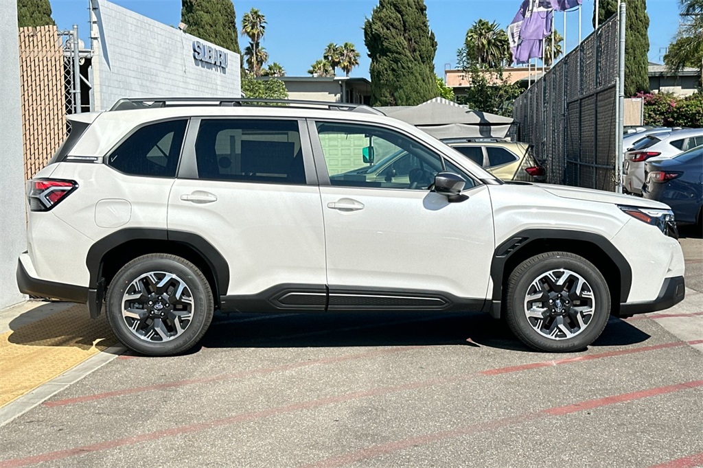 2025 Subaru Forester Premium photo 2
