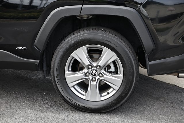 2024 Toyota RAV4 Hybrid XLE photo 5