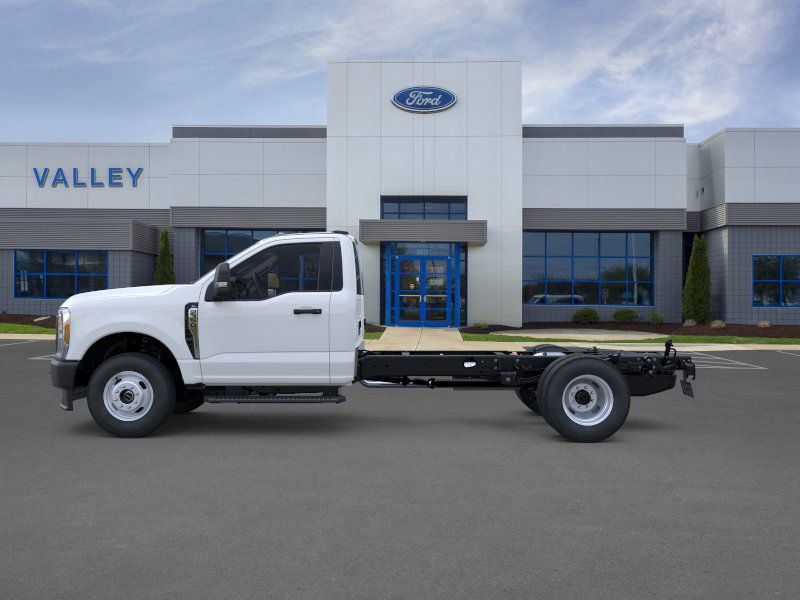 2026 Ford F-350 photo 3