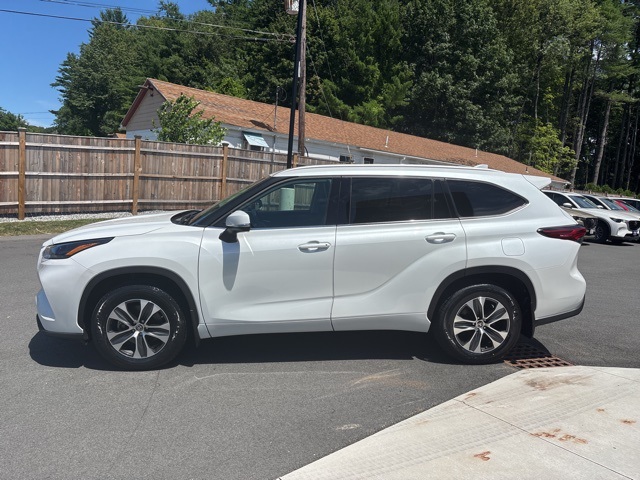 2022 Toyota Highlander XLE photo 4