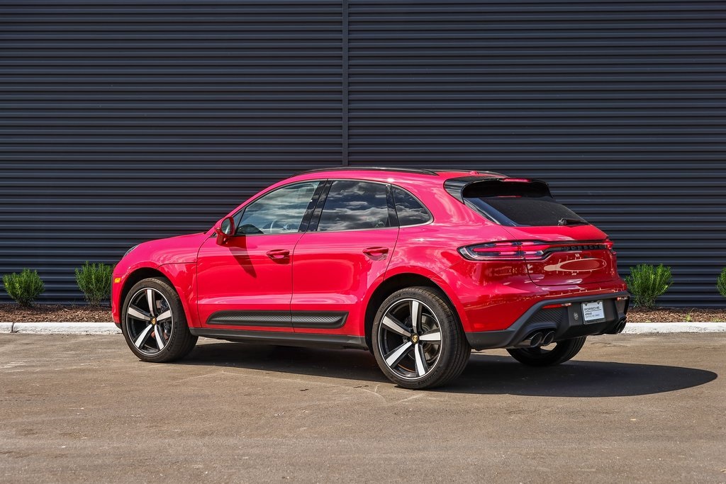 2025 Porsche Macan T photo 3