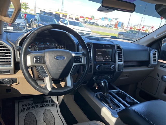 2015 Ford F-150 Lariat photo 18