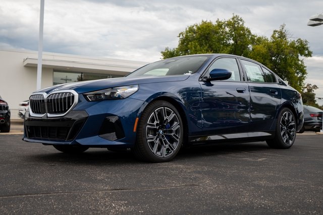 2026 BMW 5 Series 550e's photo
