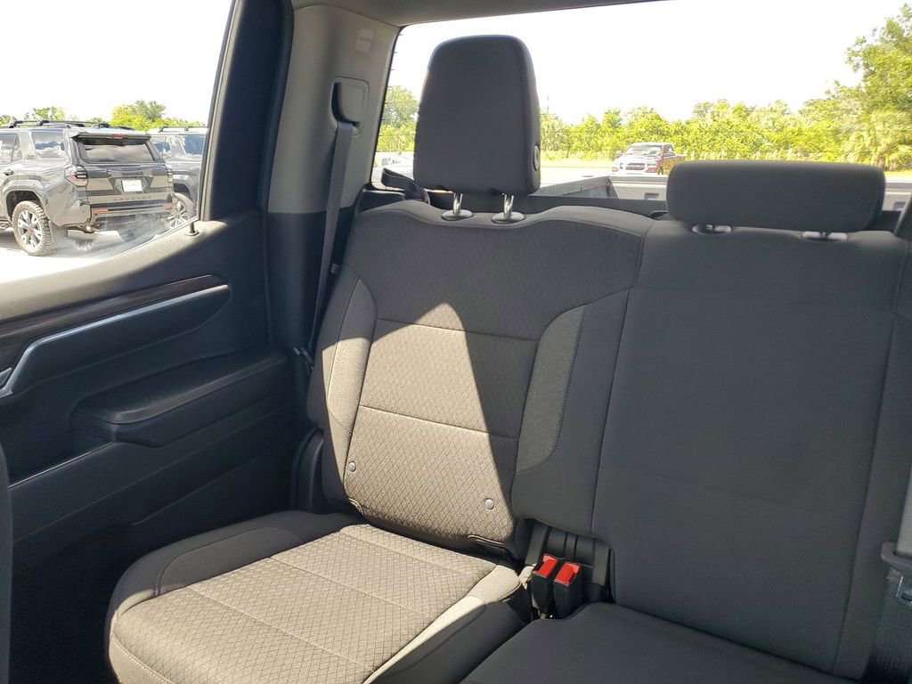2022 Chevrolet Silverado RST photo 12