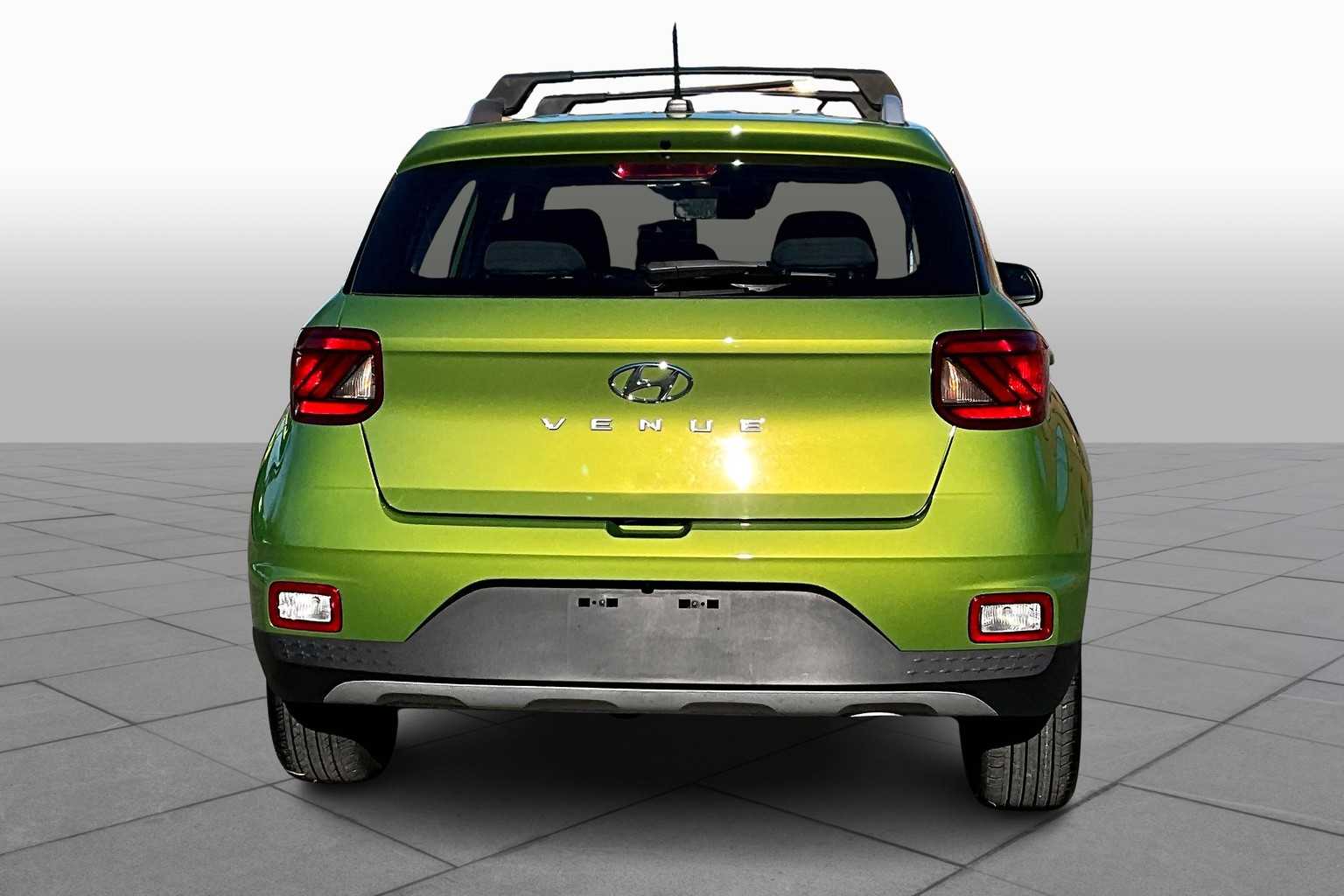 2023 Hyundai Venue SEL photo 4