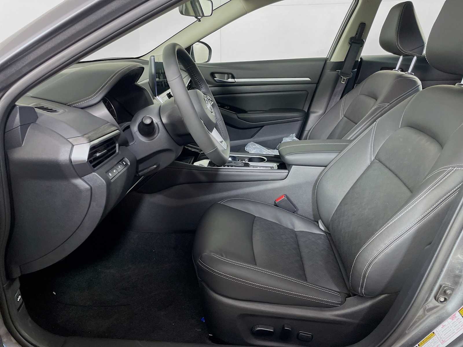 2025 Nissan Altima SL photo 4