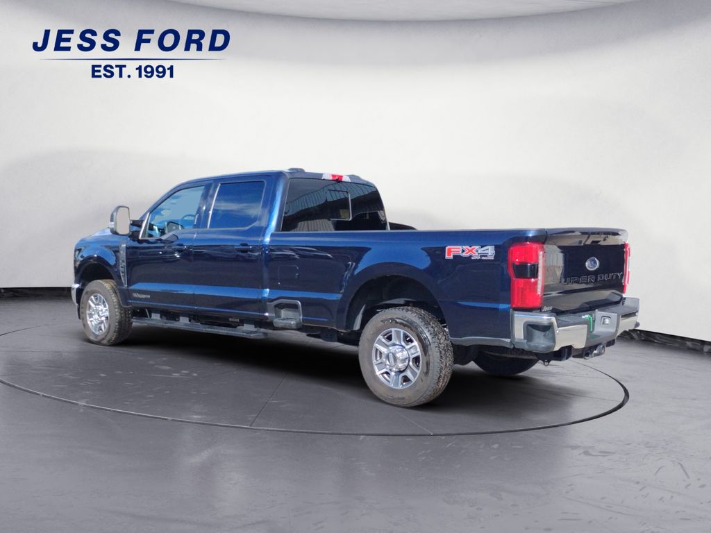 2023 Ford F-350 Lariat photo 3