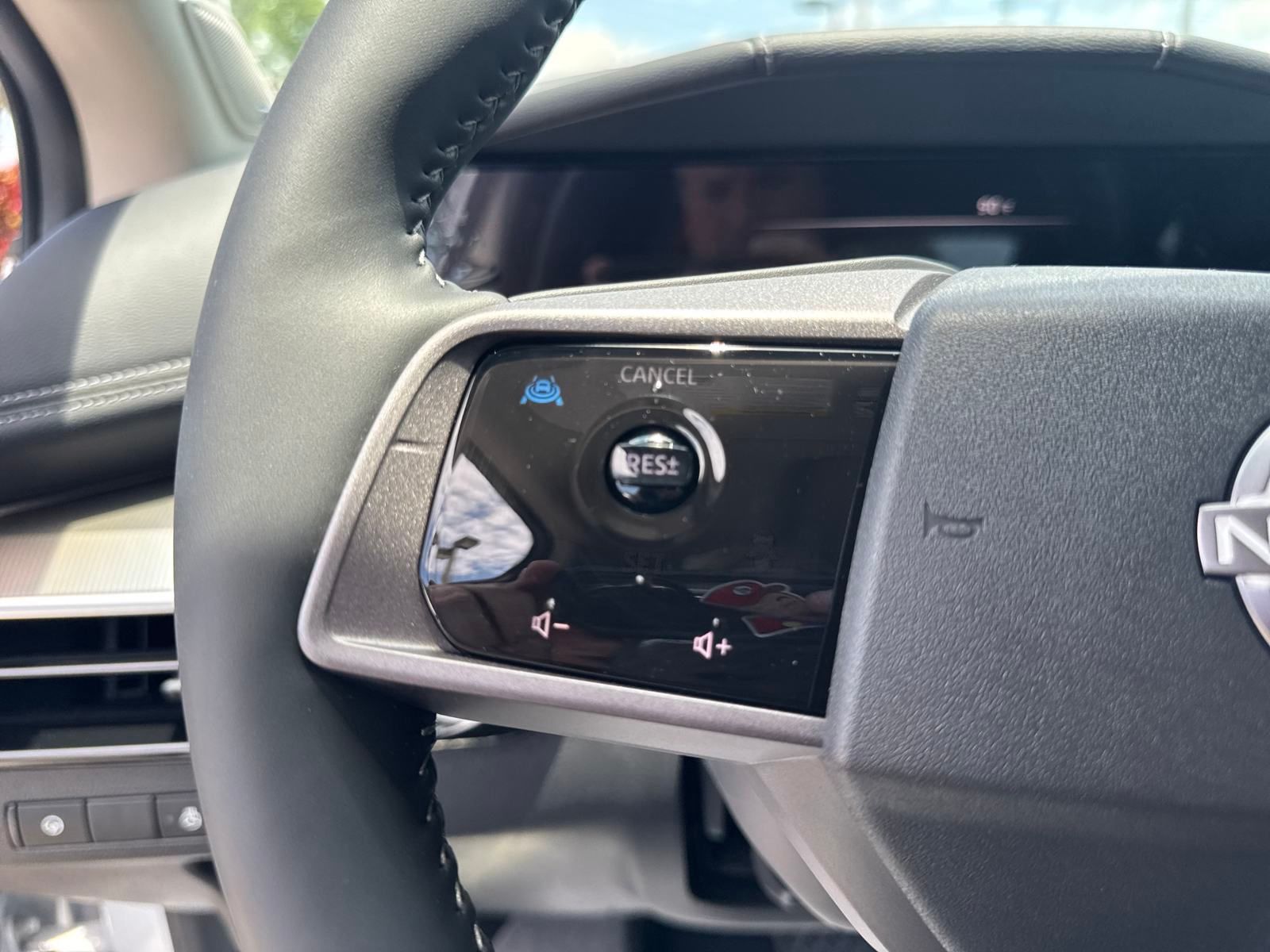 2025 Nissan Murano SL photo 14
