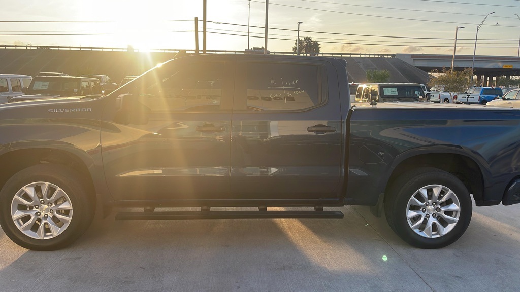 2022 Chevrolet Silverado 1500 Custom photo 2