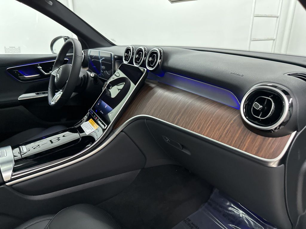 2025 Mercedes Benz GLC 300 photo 24