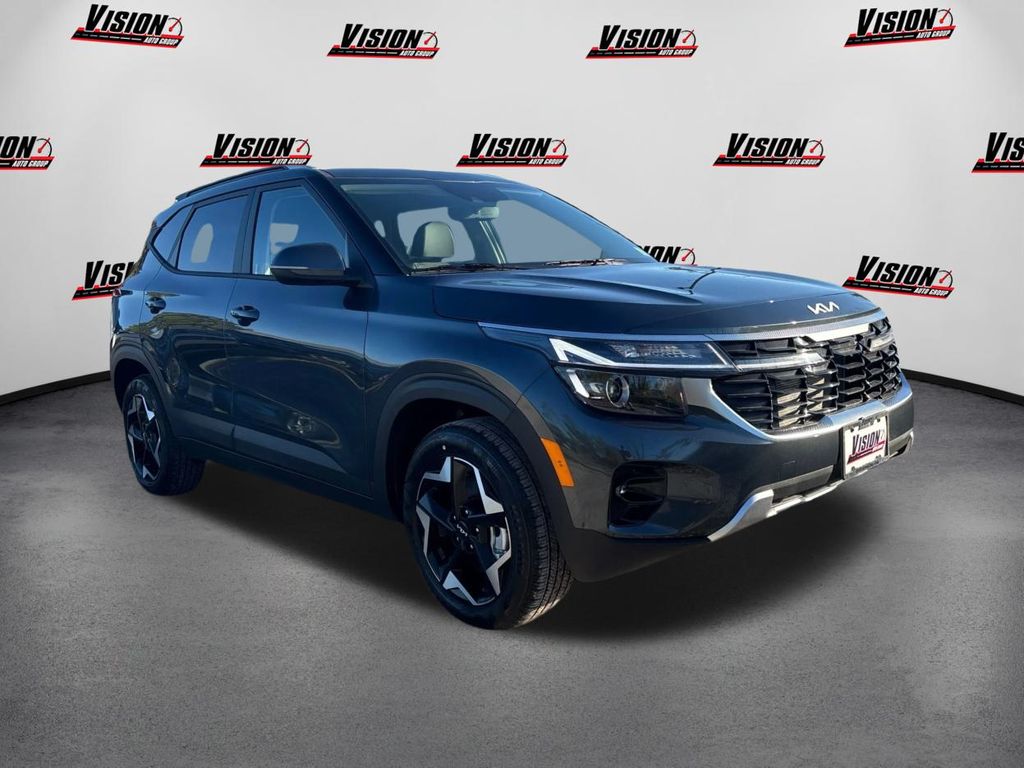 2025 Kia Seltos S photo 3