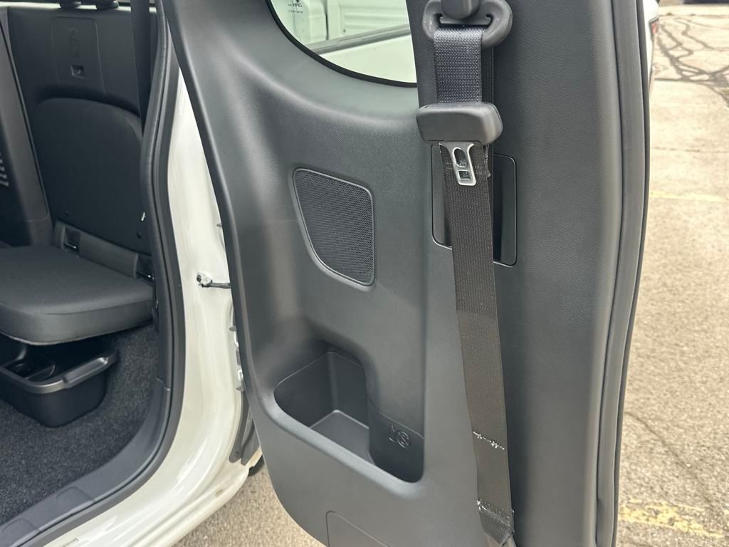 2025 Nissan Frontier SV photo 14