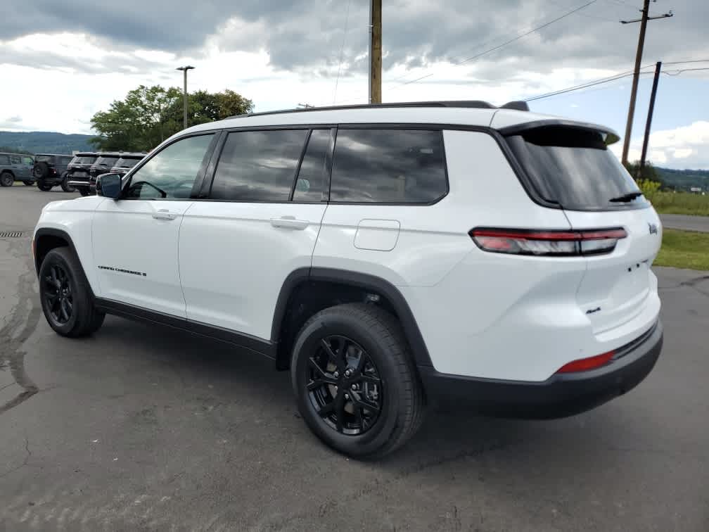 2025 Jeep Grand Cherokee Altitude X photo 3