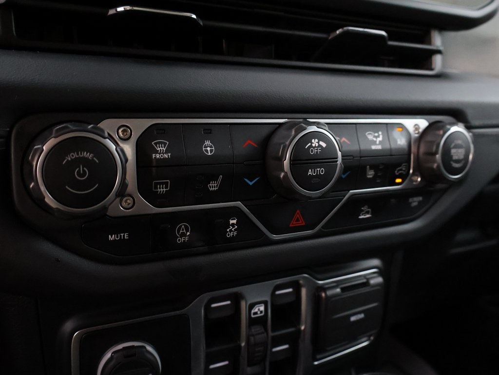 2024 Jeep Wrangler Sahara photo 32