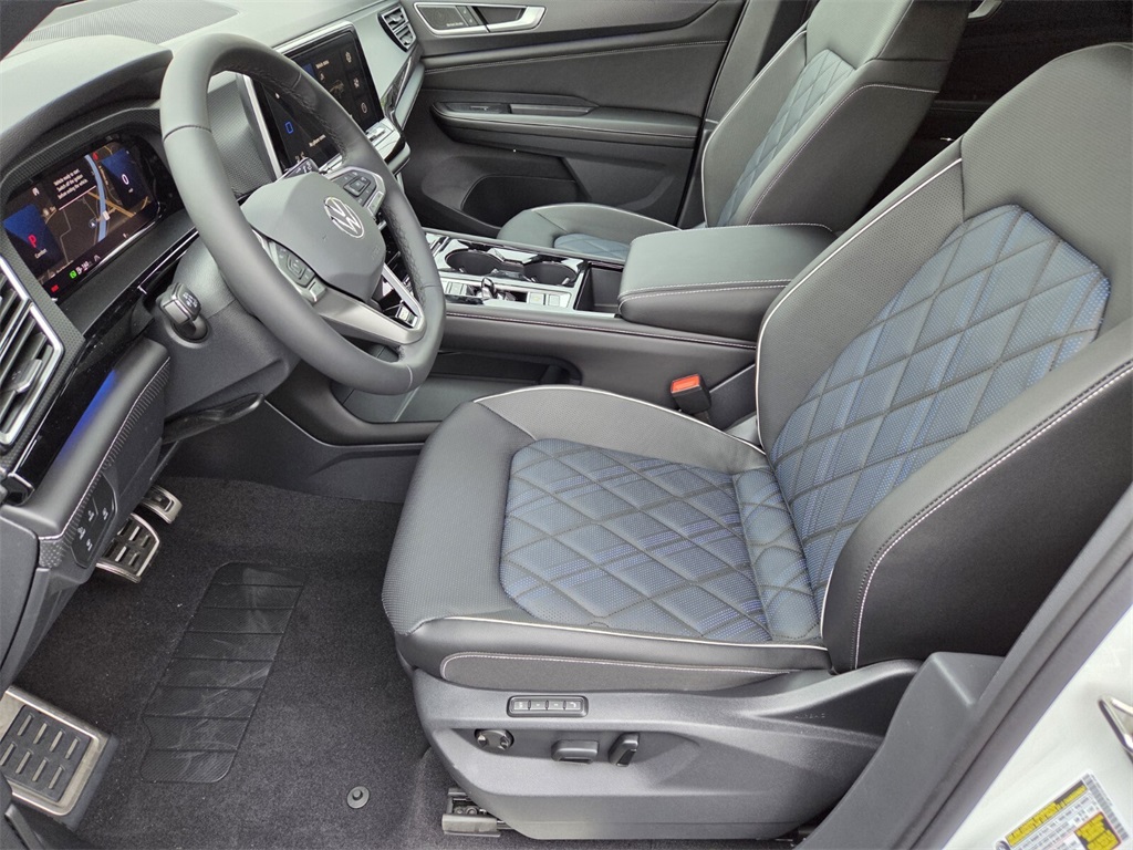 2026 Volkswagen Atlas Cross Sport SEL Premium R-Line photo 4