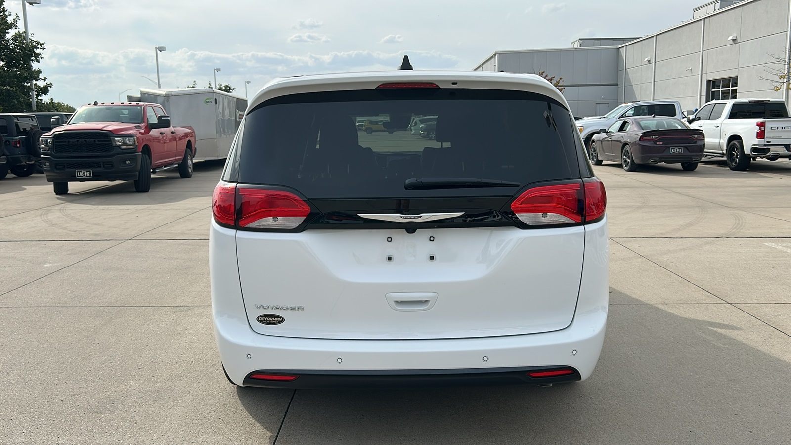 2026 Chrysler Voyager LX photo 4