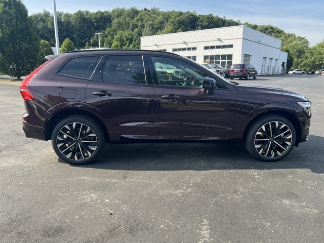2026 Volvo XC60 B5 photo 4