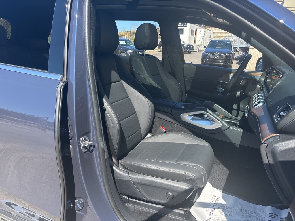 2025 Mercedes Benz GLS 450 4MATIC photo 17