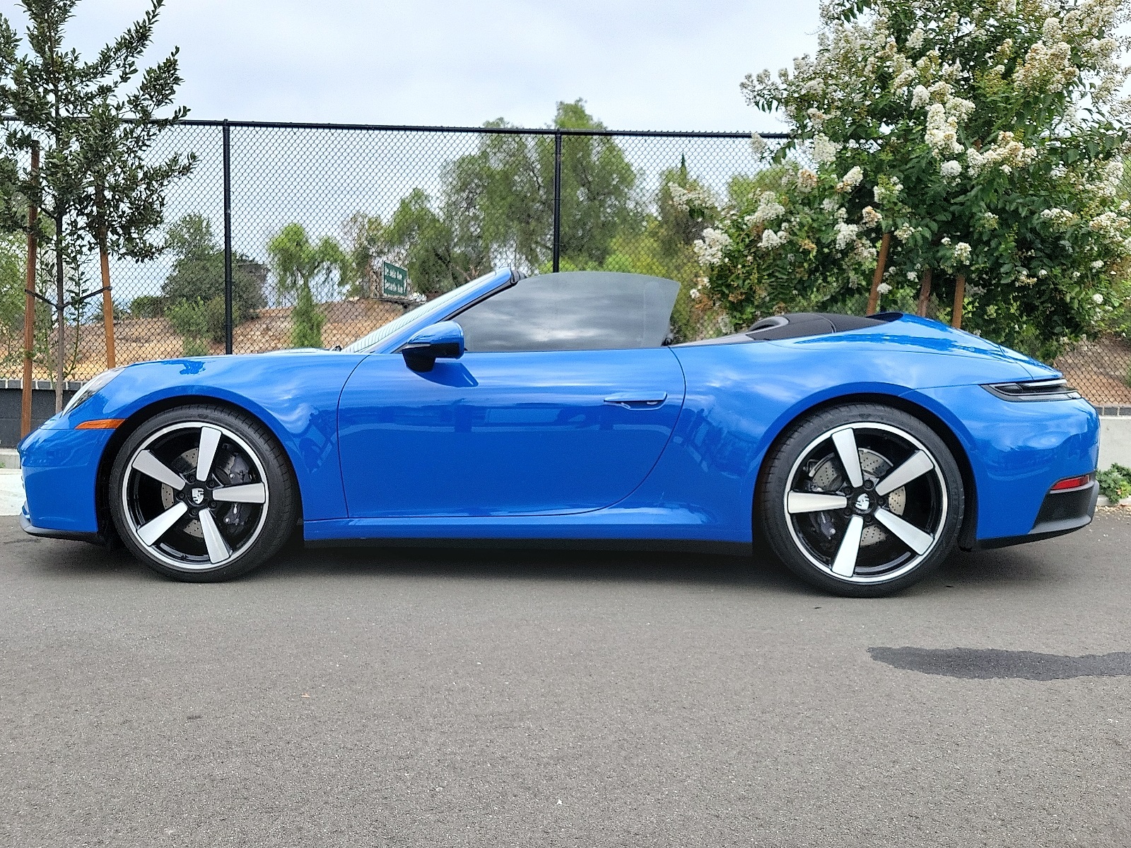 2025 Porsche 911 photo 2