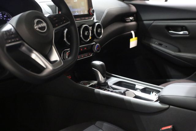 2025 Nissan Sentra SV photo 13