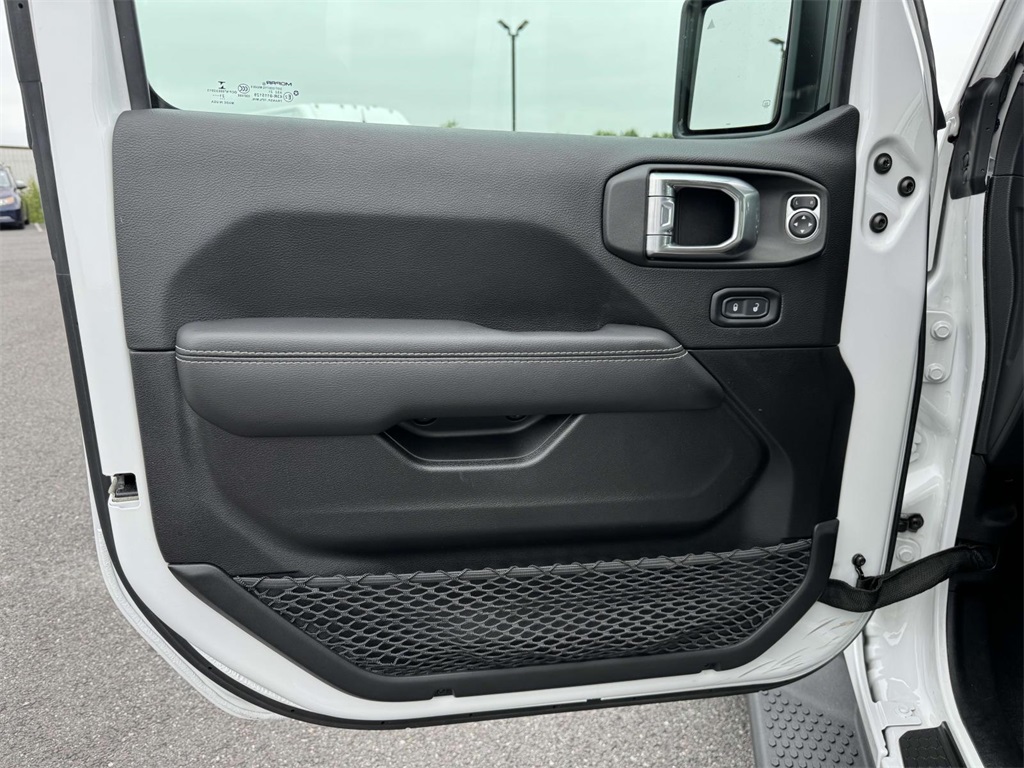 2021 Jeep Wrangler Unlimited Sahara photo 19