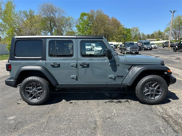 2025 Jeep Wrangler Sport S photo 4