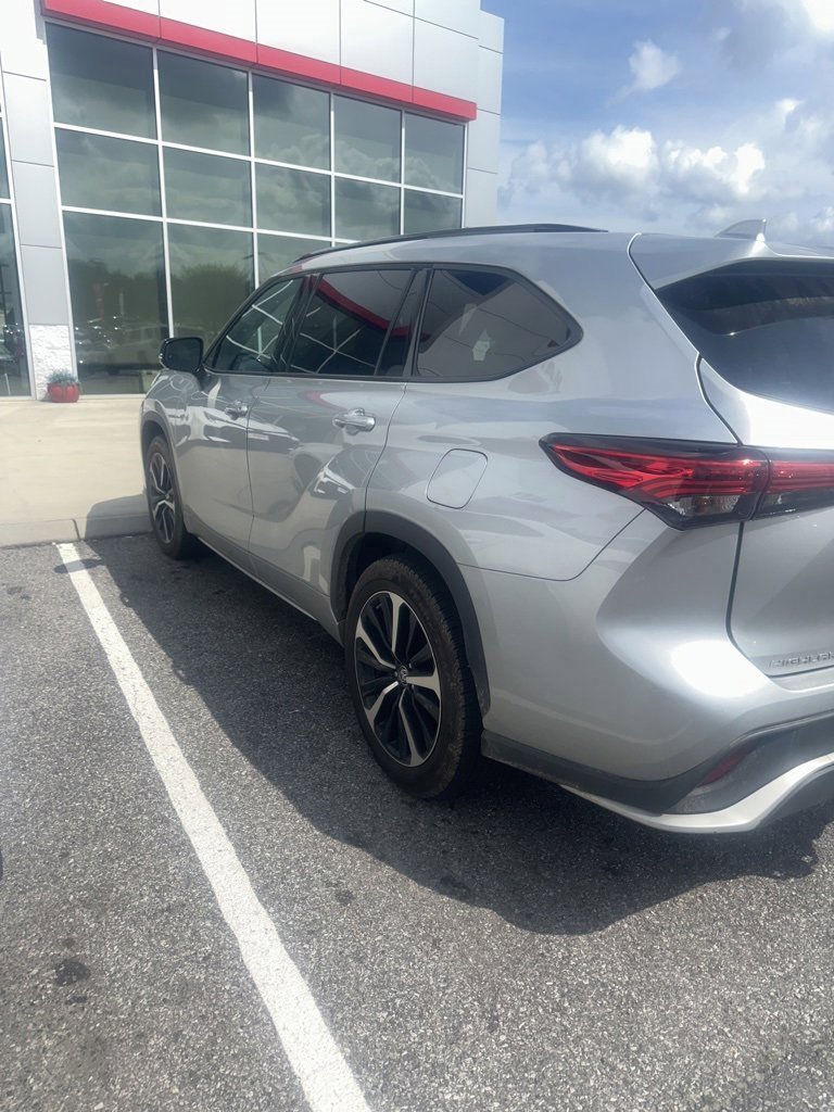 2022 Toyota Highlander XSE photo 2