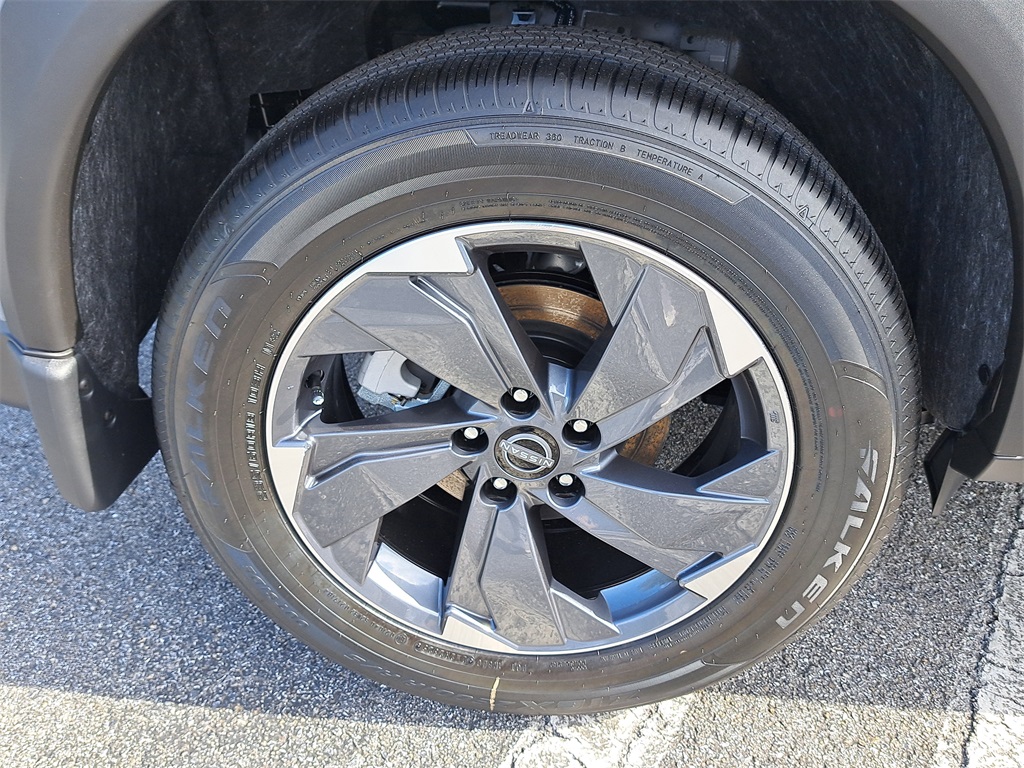 2026 Nissan Rogue SV photo 8