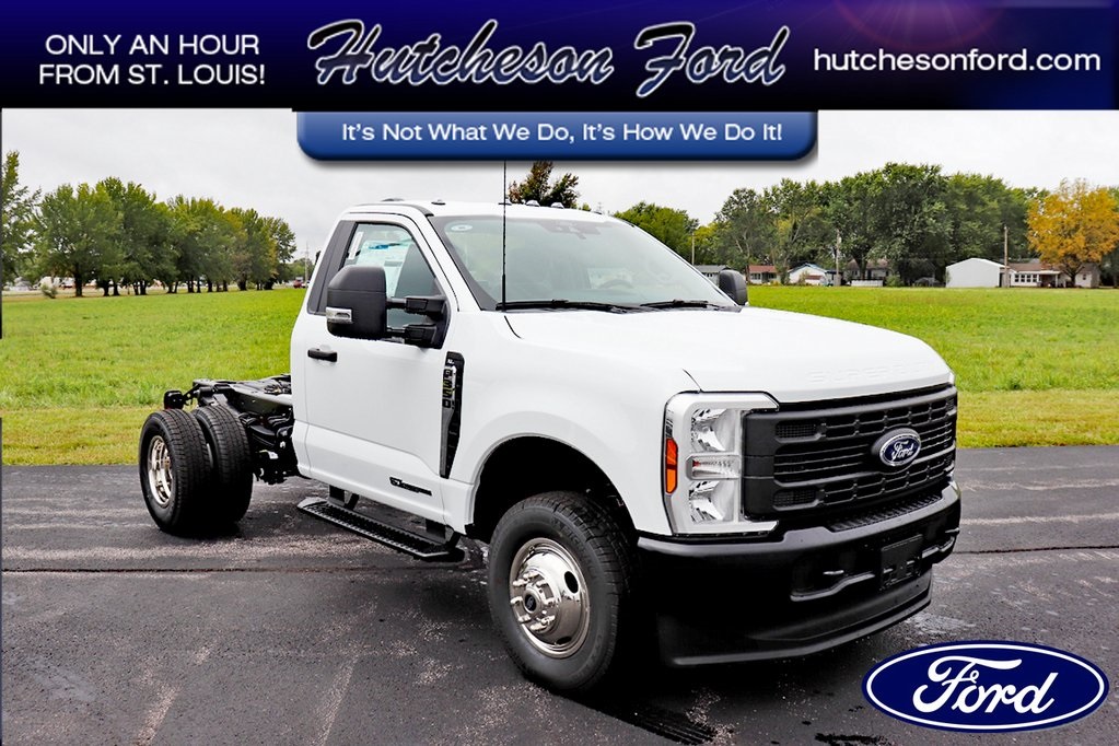 2026 Ford F-350 Super Duty Chassis Cab XL's photo
