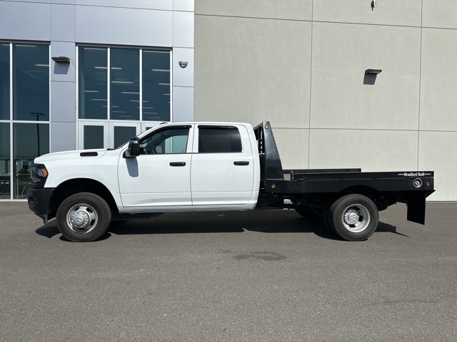 2023 Ram 3500 Tradesman photo 2
