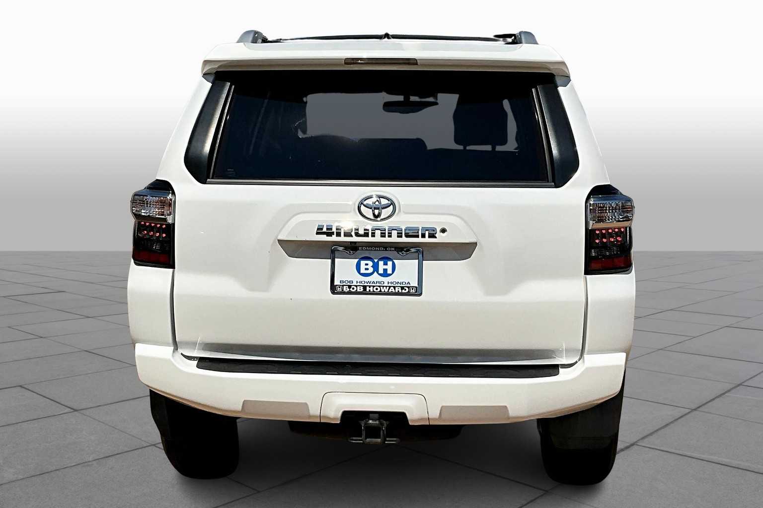 2016 Toyota 4Runner SR5 Premium photo 3
