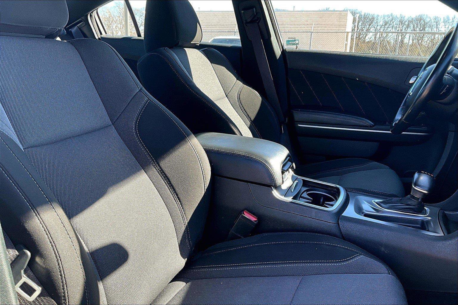 2022 Dodge Charger SXT photo 7