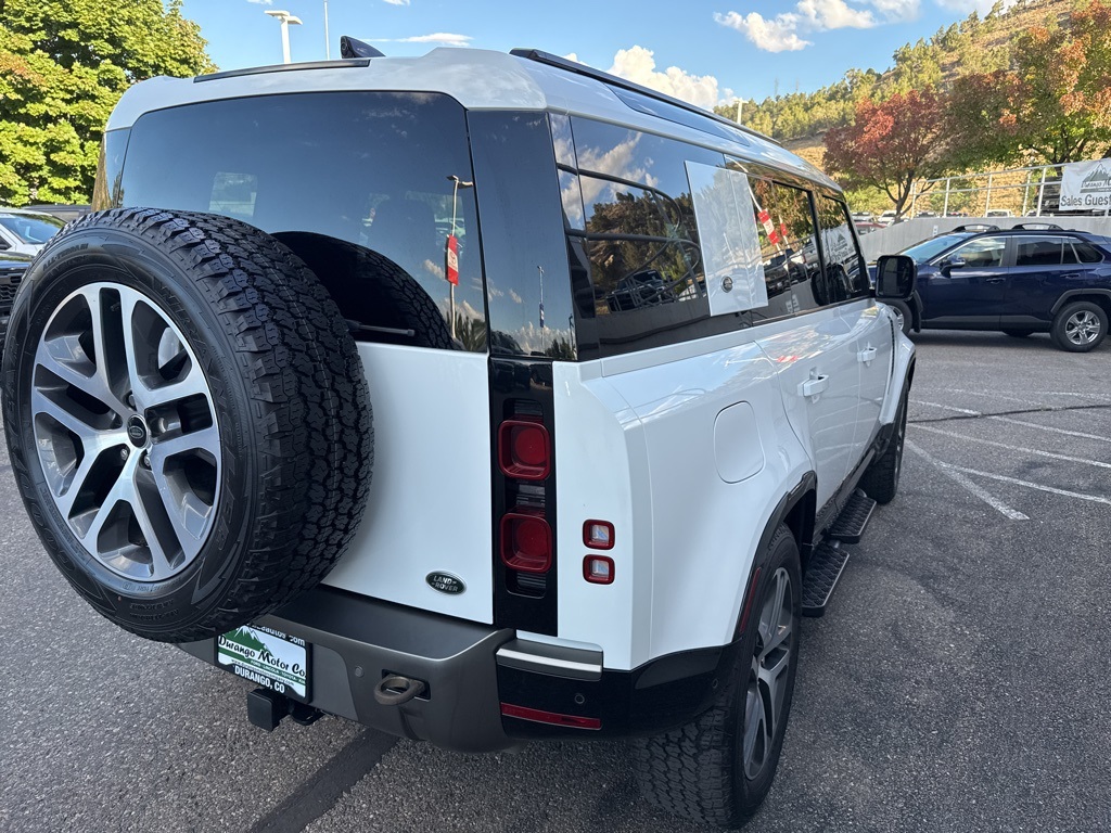 2022 Land Rover Defender 110 X-Dynamic HSE photo 9
