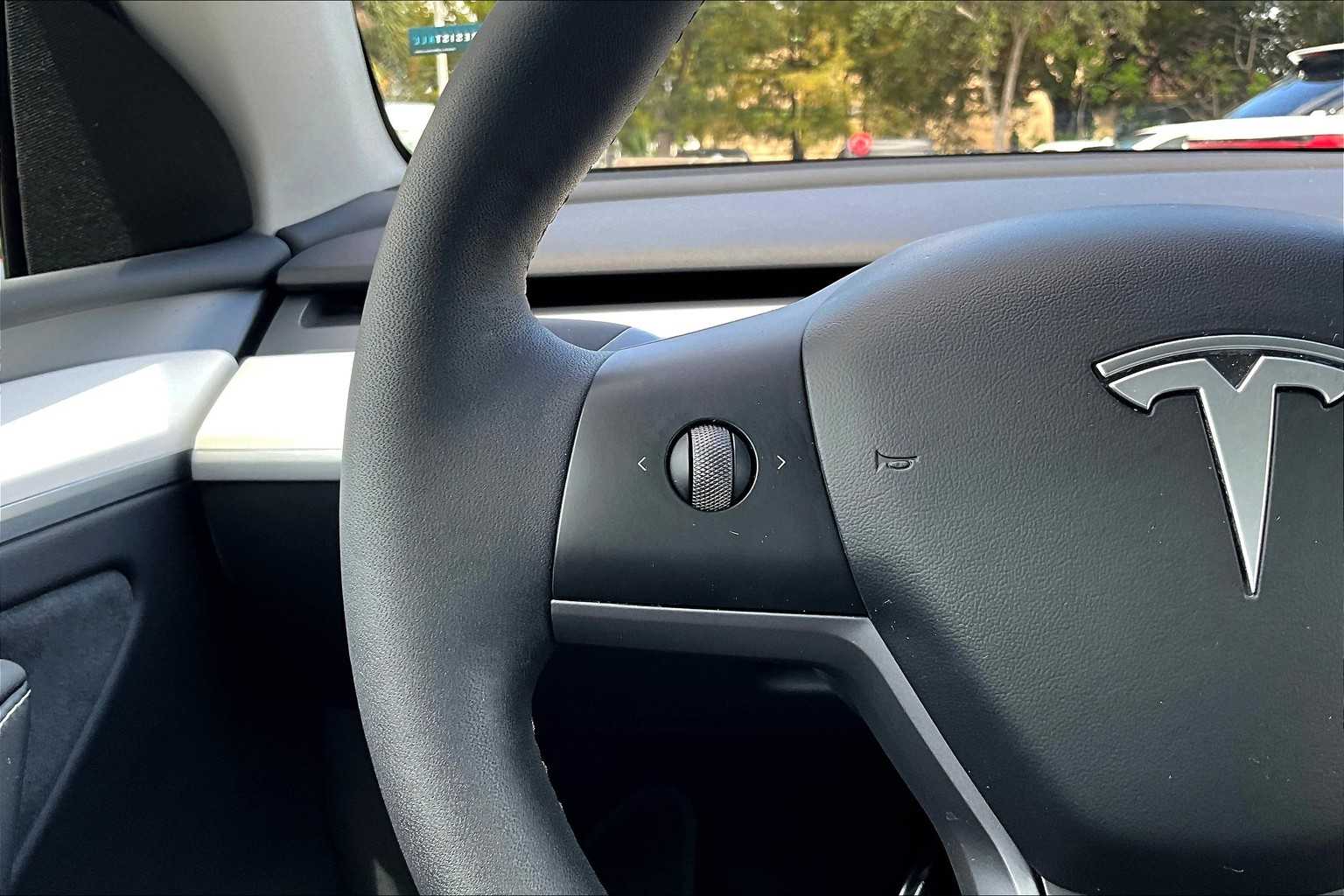2024 Tesla Model Y Long Range photo 20