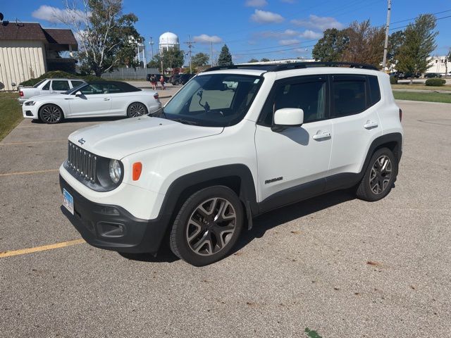 2016 Jeep Renegade Latitude photo 2