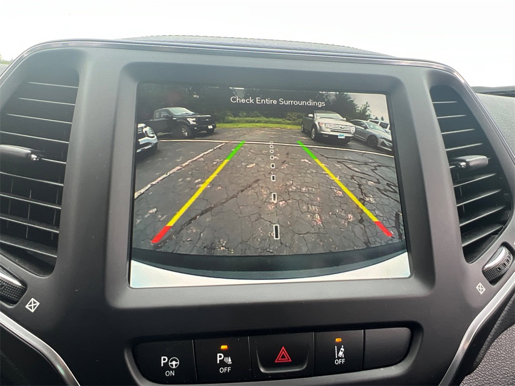 2023 Jeep Cherokee Altitude photo 18